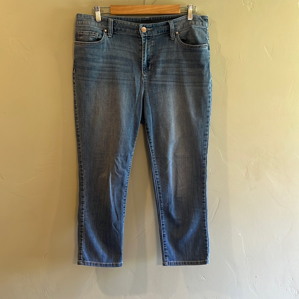 Chico’s Light Blue Wash Cropped Jeans size 10 1.5